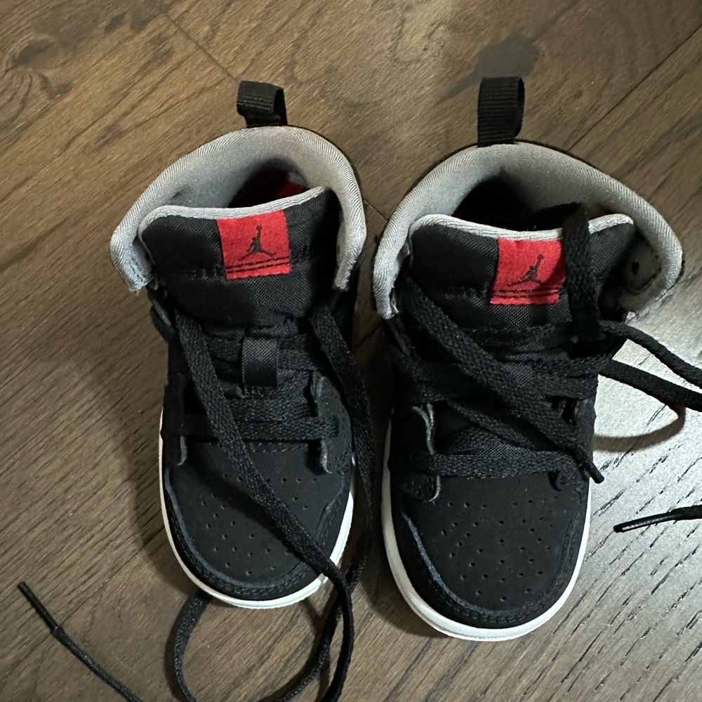 Jordon toddler Kids Black and Red Sneakers